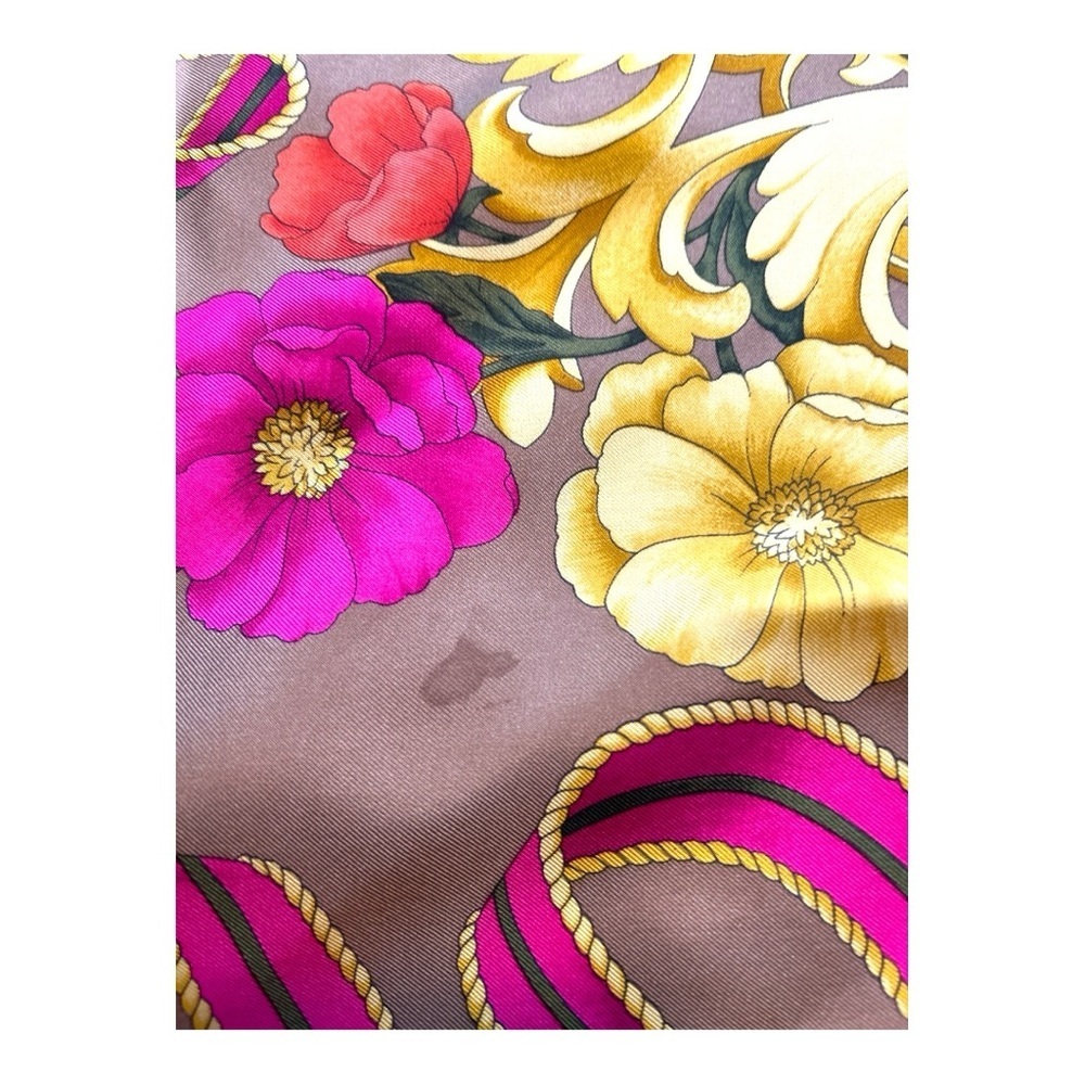 Salvatore Ferragamo scarf - Picture 3 of 13